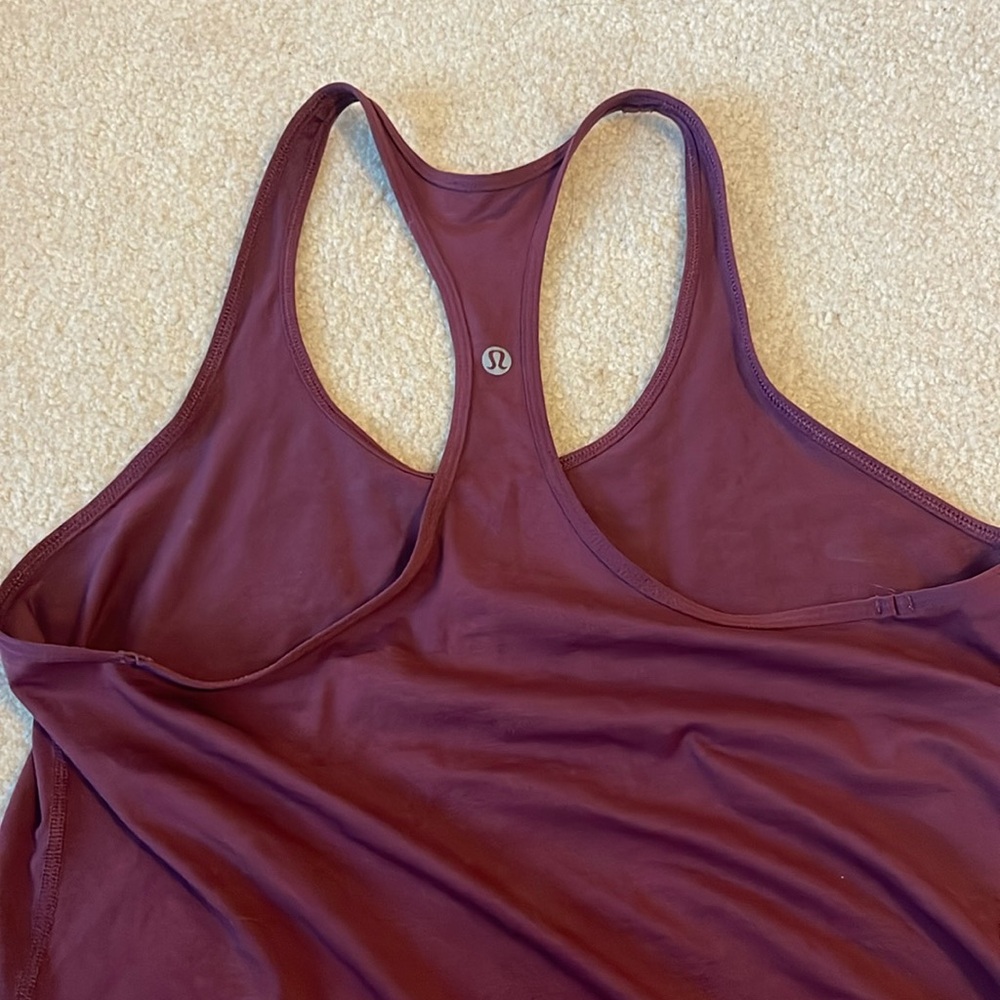 Loose fit razor tank